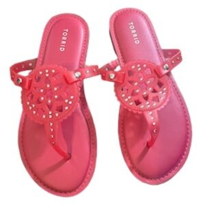 Torrid Sandal Shoes 8 Pink Medallion T Strap Slip On Faux Leather Preppy Hippie